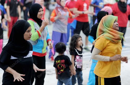 KL13_16052015_ZUMBA