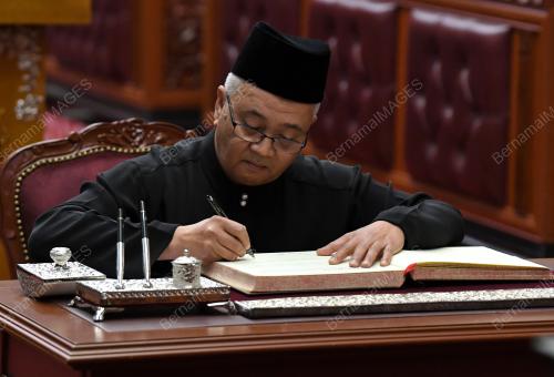 ANGKAT SUMPAH SENATOR DEWAN NEGARA