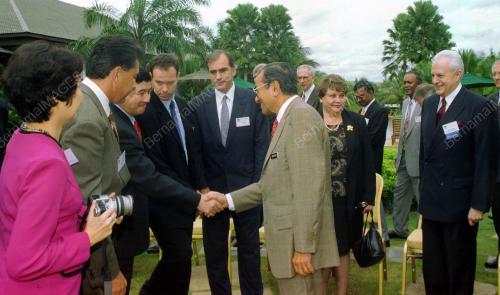 KL13_161001-PM-US_CHAMBER_04022016