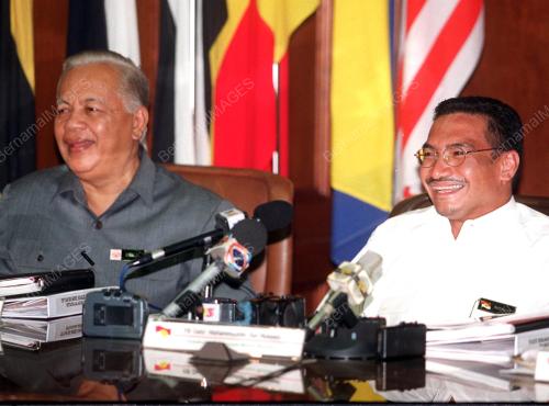 KHALIL YAAKOB & HISHAMMUDDIN TUN HUSSEIN