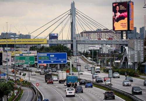 ORANG RAMAI KEMBALI BEKERJA