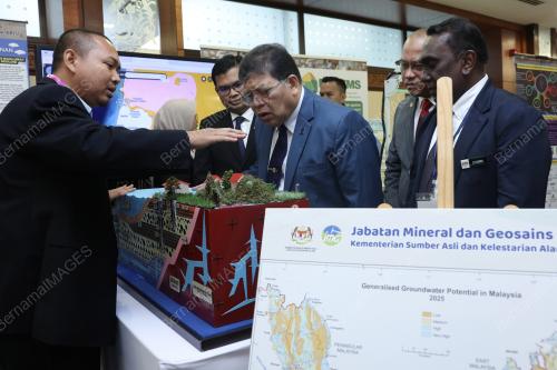 TAN SRI JOHARI ABDUL