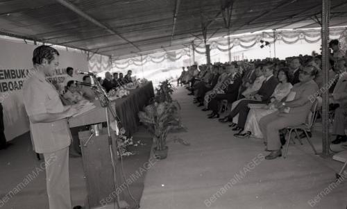 DR. MAHATHIR MOHAMAD
