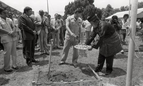 DR. MAHATHIR MOHAMAD