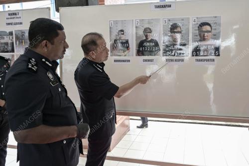 DATUK SERI MOHD KHALID ISMAIL