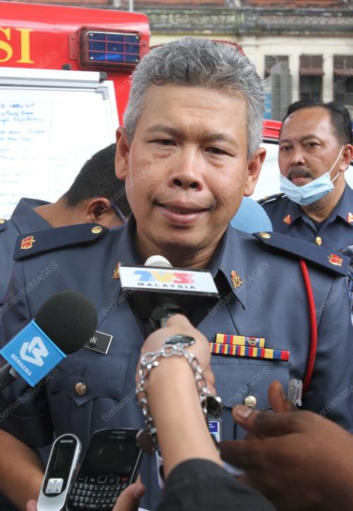 PENGUASA BOMBA AZIZAN ISMAIL
