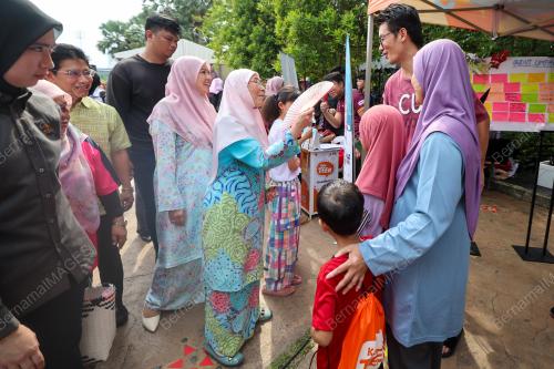 DATUK SERI DR WAN AZIZAH WAN ISMAIL