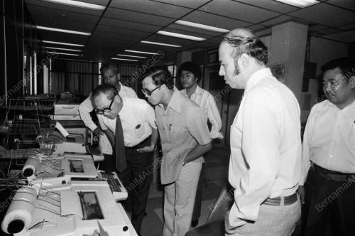 PAMERAN TELE-PRINTER