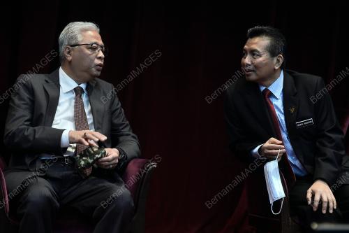 DATUK SERI ISMAIL SABRI YAAKOB