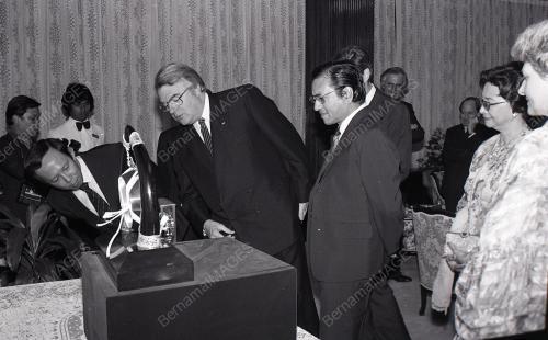 DISEMBER 1982