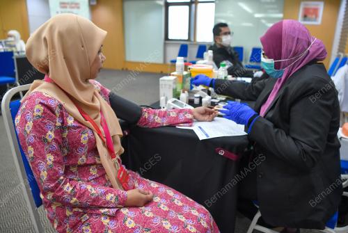 PAMERAN KESIHATAN DAN GERAI JUALAN KPJ
