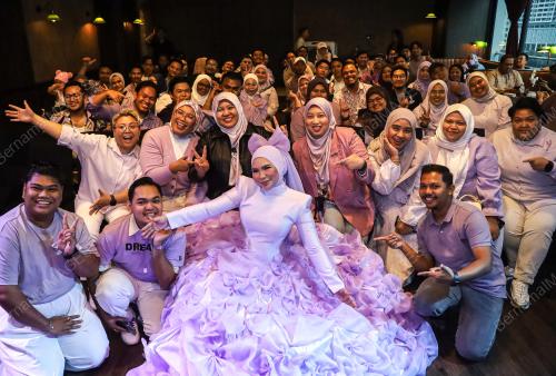 AINA ABDUL