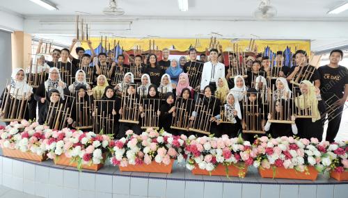 KL13_20082016_ANGKLUNG