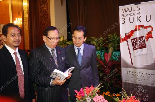 ABU ZAHAR NIKA UJANG