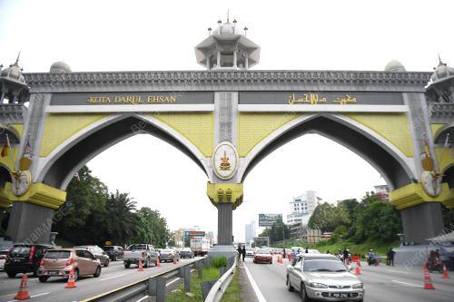 TINJAUAN BARISAN HADAPAN