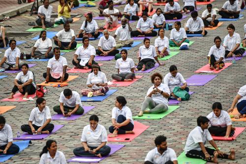 HARI YOGA SEDUNIA KE-10