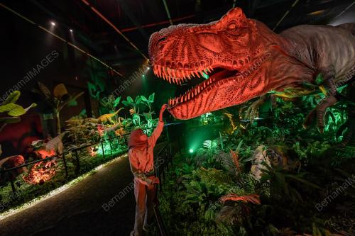 TUKANG JAHIT DINOSAUR DI PAMERAN DINOSAUR ENCOUNTER PUSAT SAINS