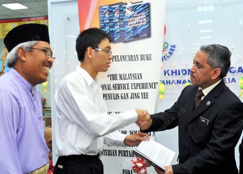 DATUK SERI DR ISMAIL AHMAD