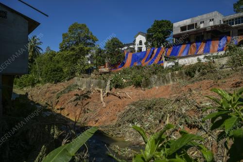 TINJAUAN TANAH RUNTUH KEMENSAH HEIGHT