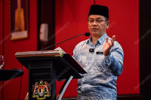 DATUK DR MOHD NA'IM MOKHTAR