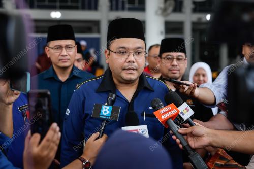 DATUK AZUAN EFFENDY ZAIRAKITHNAINI