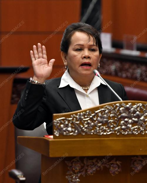 ANGKAT SUMPAH SENATOR DEWAN NEGARA