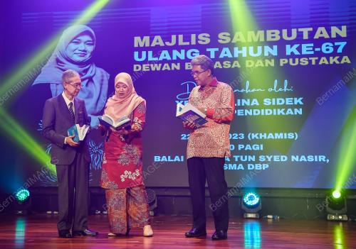 FADHLINA SIDEK