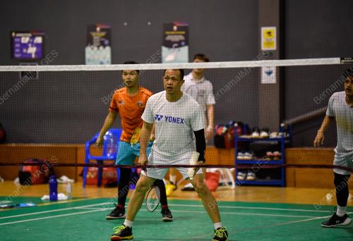 LATIHAN BADMINTON