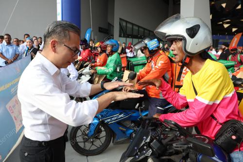 FAHMI FADZIL