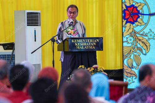 DATUK SERI DR DZULKEFLY AHMAD