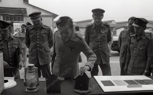 DR. MAHATHIR MOHAMAD