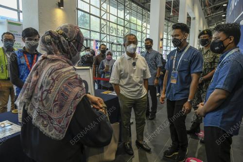 TAN SRI MUHYUDDIN YASSIN