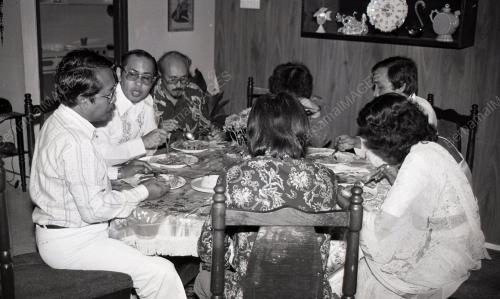 MAKAN MALAM