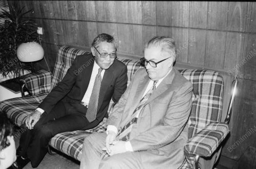 MENTERI