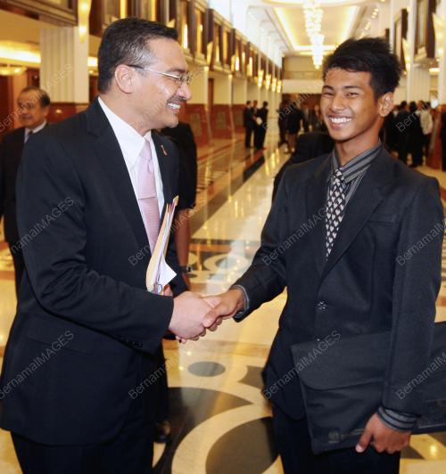 DATUK SERI HISHAMUDDIN TUN HUSSEIN