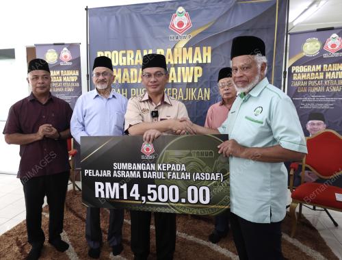 SENATOR DATUK DR MOHD NA'IM MOKHTAR