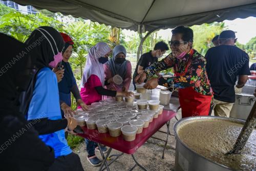 GOTONG ROYONG MASAK BUBUR LAMBUK KBSB