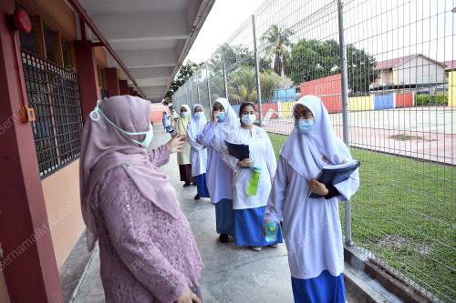 TINJAUAN HARI PERTAMA PEMBUKAAN SEKOLAH