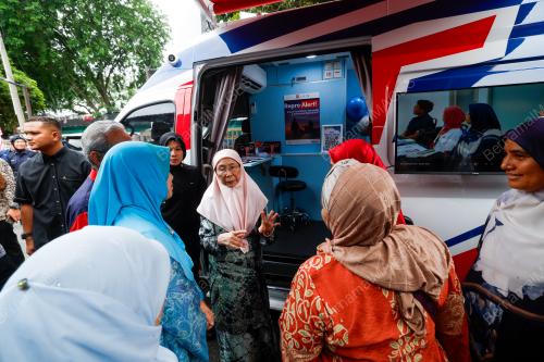 DATUK SERI DR WAN AZIZAH WAN ISMAIL