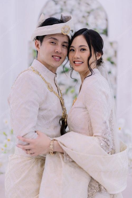 BERBAJU PENGANTIN TRADISIONAL MELAYU