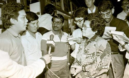 ZALEHA ISMAIL LAWAT STESYEN BAS PUDURAYA