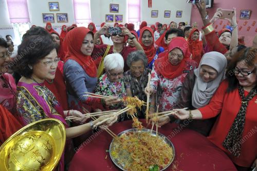 KL13_26012017_WANITA_CNY