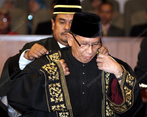 ABU ZAHAR NIKA UJANG