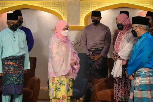 TUANKU HAJAH AZIZAH AMINAH MAIMUNAH ISKANDARIAH