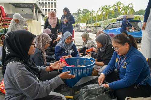 PROGRAM GOTONG ROYONG WARGA PARLIMEN