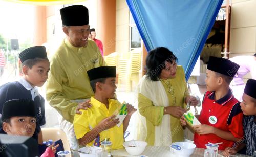RODZALI DAUD