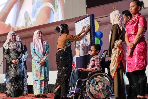 DATUK SERI DR WAN AZIZAH WAN ISMAIL