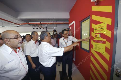 KL13_28062014_PARKIR_LRT