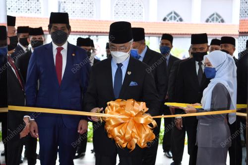 AL-SULTAN ABDULLAH RI'AYATUDDIN AL-MUSTAFA BILLAH SHAH
