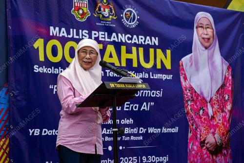 DATUK SERI DR WAN AZIZAH WAN ISMAIL